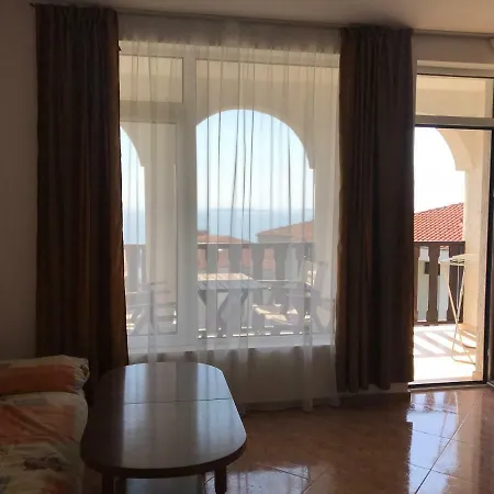 Breeze Nadezhda Apartment *