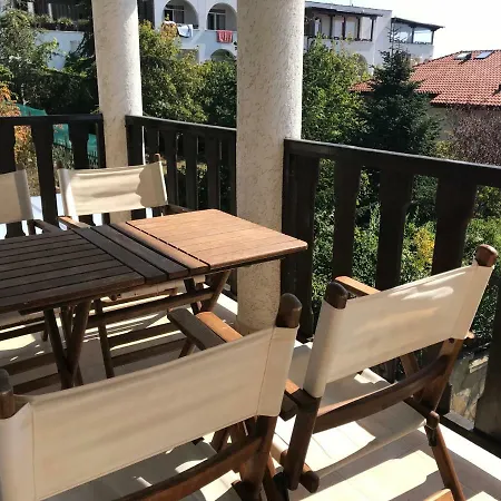 Breeze Nadezhda Apartment *