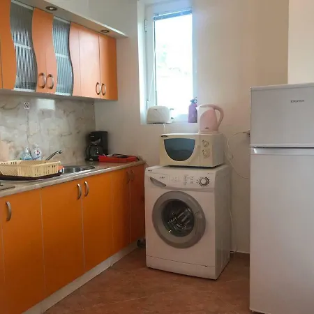 Breeze Nadezhda Apartment *