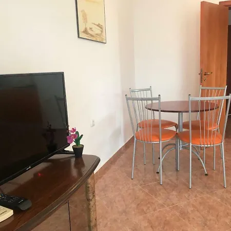 Apartment Breeze Nadezhda *